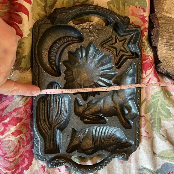 Vtg '88 JOHN WRIGHT Cast Iron Southwest Cookie Muffin Cactus Coyote Armadillo - Picture 15 of 15